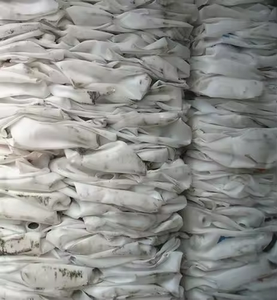 Déchets de bouteilles de lait en HDPE compressées et bouteilles de lait en polyéthylène haute densité réutilisables - Product Image 1