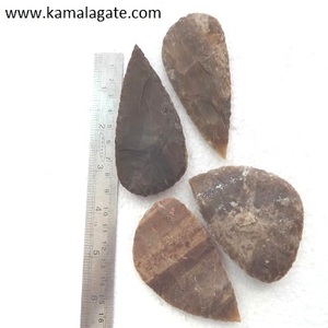 Agate indienne tricotée à la main de 2 pouces Bifaces Folk Art Fantaisie Jasper Arrowhead Style Mascotte Gemstone Fait à la main par des artistes - Product Image 3