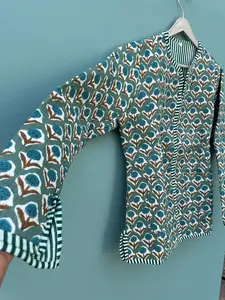 Chaqueta acolchada informal para mujer con cuello en V Bordado floral Bloque hecho a mano Impreso Botones de algodón Manga larga de doble cara - Product Image 2