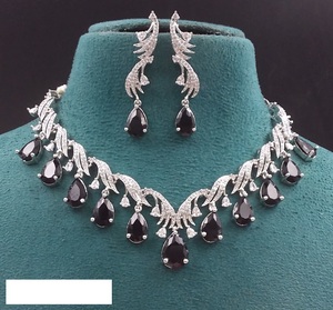 Élégant classique AD larme pierre collier boucle d'oreille ensemble laiton pour les mariages des femmes fêtes événements spéciaux tenues traditionnelles - Product Image 1