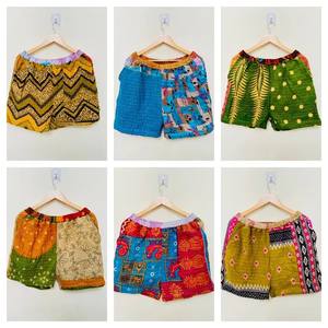 Pantalones cortos Kantha de algodón vintage hechos a mano, pantalones cortos de playa unisex para yoga y viajes - Product Image 1