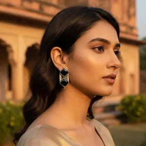 Boucles d'oreilles pendantes et clous en argent 925 vintage et tendance avec pierre d'onyx pour femmes, ornées de pierres précieuses noires, de diamants, de rubis et de perles - Product Image 1