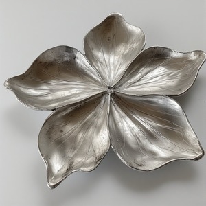 Serveur de fruits secs de luxe en aluminium et verre de qualité supérieure avec compartiments de forme ronde Finition or antique conçu pour une utilisation décorative - Product Image 4