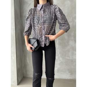 Blusas y Tops de Tul Bordado con Lentejuelas Grises para Mujer, Marca Topshow, Venta al Por Mayor - Product Image 3