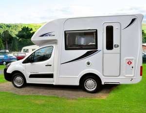 Remolque de caravana moderno tipo lágrima con almacenamiento inteligente y aislamiento para todo tipo de clima - Product Image 3