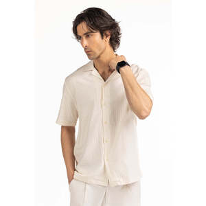 เสื้อเชิ้ตผู้ชายลำลอง ผ้าฝ้ายป๊อปลิน 100% ระบายอากาศได้ดี กันยับ สีพื้น ทรงปกติ รับผลิตแบบ ODM รุ่น MN-CS-SS25-188 - Product Image 2