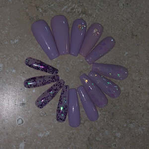 Unghie finte viola a forma di farfalla - Product Image 2