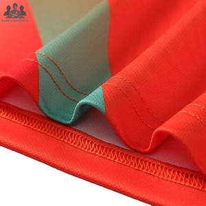 Uniforme de Fútbol de Manga Corta con Cuello en V, 100% Poliéster, Transpirable, de Secado Rápido y Ligero para Hombres Adultos, Diseño OEM, Colores Personalizados - Product Image 5