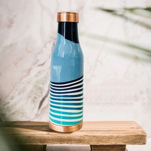 Exclusiva Botella de Cobre para Beber Agua con Diseño Floral Esmaltado, Beneficios Ayurvédicos para la Salud, 100% Pura y Anticorrosiva - Product Image 2