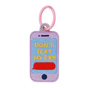 Porte-clés brodé OEM Porte-clés brodé de dessin animé mignon - Product Image 1