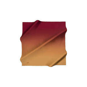 Écharpe carrée en soie dégradée bordeaux-moutarde avec imprimé léopard de créateur - Product Image 1