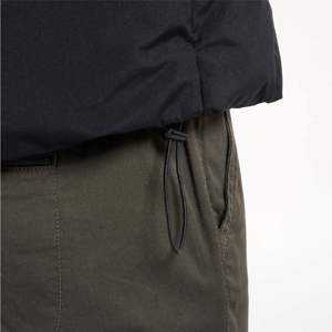 Chaqueta acolchada para hombre de alta calidad con relleno aislado y diseño a prueba de viento para máxima calidez - Product Image 5