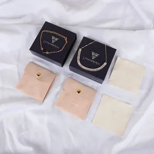 Pemasok Unggulan Kotak Perhiasan Magnetik Kantong Kemasan Perhiasan Kancing Jepret Kantong Perhiasan Microfiber dan Sisipan Kartu