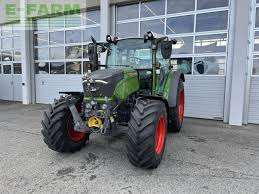 Tracteur Fendt 700 Série Vario, moteur diesel turbo 4 cylindres, transmission VarioDrive, boîte de vitesses à pompe 70 CV, fonctionnalités d'agriculture intelligente - Product Image 3