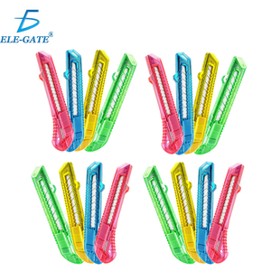 Confezione da 12 Taglierini Colorati Neon con Lama in Acciaio Inossidabile, Impugnatura in Plastica e Sistema di Sicurezza - Product Image 1