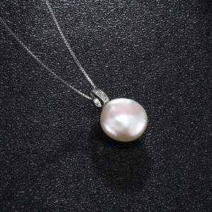 จี้มุกทรงรีเงินแท้พร้อมสายสร้อย คอลเลกชันจี้และเครื่องประดับสุดหรู - Product Image 1