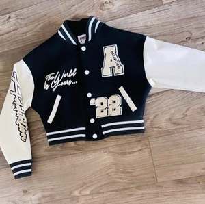 Custom Unisex Varsity College Jacket Custom Logo Plus Size Reversible Waterproof Front Logo Position Streetwear Style Wholesale - Product Image 2