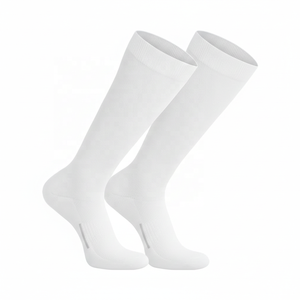 Calcetines deportivos de punto de nailon y spandex hasta la pantorrilla con personalización de talla y colores. - Product Image 2