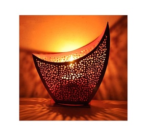 Bougie votive en cuivre faite à la main de style structure demi-lune pièce unique avec une très grande qualité et un matériau à très faible taux - Product Image 1