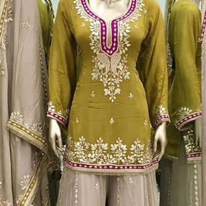 Ensemble Kurta droit brodé beige avec ombre arc-en-ciel Dupatta Vêtements ethniques de fête élégants pour femmes Look chic et vibrant - Product Image 1