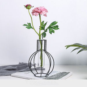 Florero Moderno de Hierro y Vidrio con Diseño de Tubo de Ensayo, Acabado Dorado, Ecológico, para Decoración de Mesa en Hogar, Bodas y Sala de Estar - Product Image 6