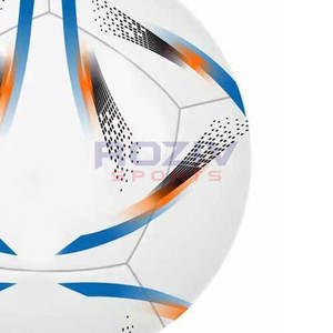 Ballon de football en PVC léger de haute qualité, personnalisé avec votre logo, pour usage intérieur/extérieur, option de vente en gros disponible - Product Image 3