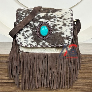 Bolso de Hombro de Cuero con Flecos de Piel de Ante Estilo Occidental Nuevo, Bolso de Cuero Boho de Alta Calidad para Mujer con Piedra Turquesa - Product Image 1