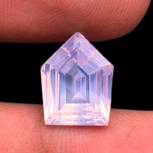 Piedra de corte cóncavo de cuarzo lavanda de escorolita rara, corte de fantasía, forma de Pentágono, piedra preciosa suelta, cuarzo lavanda, piedras talladas de lujo - Product Image 4