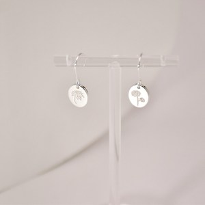 Boucles d'oreilles fleur de naissance Boucles d'oreilles chevalières florales personnalisées Boucles d'oreilles pendantes en argent sterling 925 plaqué or 14 carats cadeau - Product Image 1