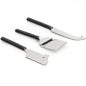 Juego de Cuchillo y Servidor de Queso de Acero Inoxidable con Mango con Recubrimiento de Polvo Negro, Apto para Lavavajillas - Product Image 1