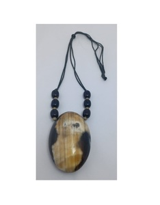 Collier pendentif élégant fait main en corne de buffle, bijoux bohèmes de luxe pour femmes élégantes, tenues de fête - Product Image 1