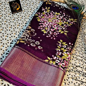 สารีไหมโดลาที่สวยงามมีดีไซน์ลายดอกไม้ทั้งหมดพร้อมขอบทอสีทอง - Product Image 1