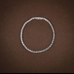 Delicada pulsera de diamantes para mujer en un hermoso entorno con un elegante toque de sofisticación Proveedor indio - Product Image 4