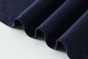 T-shirt en coton pour homme avec poche élégante, coupe confortable et tissu tricoté respirant pour femme moderne - Product Image 6