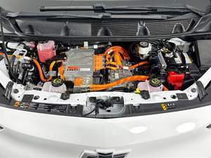 Chevrolet Bolt EV 2LT FWD 2023 d'occasion, incroyablement parfait, faible kilométrage, en stock, proposé à un prix fantastique - Product Image 2