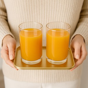 Bandeja con acabado dorado Una opción elegante y elegante para tus eventos especiales, sirve bebidas, postres, bodas - Product Image 1