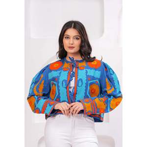 เสื้อแจ็คเก็ตผ้าฝ้ายลายดอกไม้สีน้ำเงินสำหรับผู้หญิง แบบสองด้าน สไตล์บอมเบอร์ วาร์ซิตี้ โบโฮ พิมพ์ลายด้วยมือ ตกแต่งด้วยหนัง สำหรับฤดูใบไม้ผลิและฤดูใบไม้ร่วง - Product Image 3