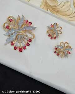 ENSEMBLE DE PENDENTIFS EN DIAMANT AMÉRICAIN À LA MODE ET PLAQUÉ OR CLASSIQUE SANS CHAÎNE PENDENTIF ENSEMBLE DE COLLIER FEMME ET FILLE - Product Image 2