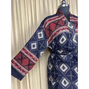 Cárdigan tipo bata de mezcla de lana de yak para mujer, con estampado de diamantes azules, cómodo para el invierno, estilo romántico, ropa de estar por casa con bolsillos, abrigo de casa tejido con diseño original - ODM - Product Image 5