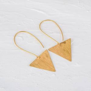 Dernières boucles d'oreilles triangle en laiton plaqué or 18 carats Texture Design femmes fête porter des boucles d'oreilles pendantes bijoux - Product Image 2