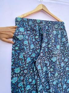 ชุดนอนลำลองผ้าฝ้ายระบายอากาศลายดอกไม้ทำมือทรงเข้ารูปคอวีสำหรับฤดูร้อนสไตล์อินเดีย เหมาะสำหรับใส่ไปงานกลางคืนหรือพักผ่อน - Product Image 4