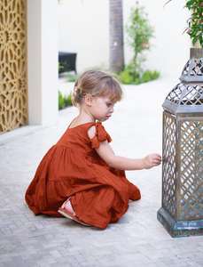 ชุดเดรสเด็กผู้หญิงผ้าคอตตอน100% สายรัดปรับความยาวถึงข้อเท้าสีทึบย้อมสี2024ใหม่ - Product Image 3