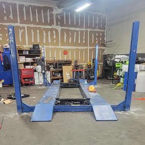 Pont élévateur hydraulique à quatre poteaux de qualité supérieure, capacité de levage de 4000 kg pour camions et voitures, à vendre - Product Image 4