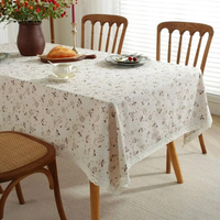Nappe de table carrée en coton tissé brodée de fleurs pour mariage |   Haut à volants réutilisable personnalisable, style vintage européen, respectueux de l'environnement