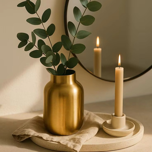 Decoración de mesa hecha a mano de metal personalizable diseño vintage con estilo moderno florero de suelo único en todos los colores y tamaños - Product Image 1