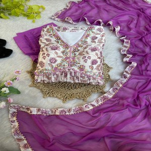 ชุดเดรสปาร์ตี้สวมคางสำหรับผู้หญิงชุดยาวแขนเต็มพร้อมพิมพ์ dupatta และกางเกงเครปที่มีสไตล์ - Product Image 3