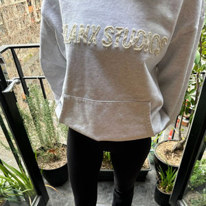 Sudadera con capucha de parche de socorro de algodón 100% cómoda de moda para hombres para invierno a un precio - Product Image 2