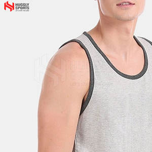 Camiseta sin mangas para hombre personalizada al por mayor, ropa deportiva de color sólido para deportes informales, diseño de punto transpirable, opciones de talla grande - Product Image 5
