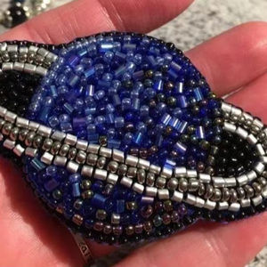 Broches perlées Broche design faite à la main. Accessoires de haute qualité. Broche design unique. Baby shower meilleur cadeau. - Product Image 1