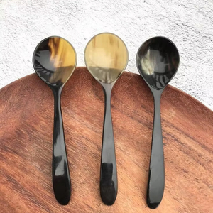 CUCHARA DE CUERNO BLANCO PULIDO DE CALIDAD para el hogar y el restaurante Uso en la cocina Cuenco de estilo animal artesanal de la mejor calidad a la venta - Product Image 1